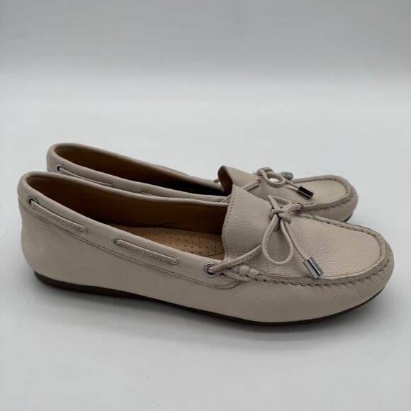 Michael Kors MK Women’s Slip On Driving Leather Loafer Cream Casual Shoes Size 8 - Picture 1 of 6